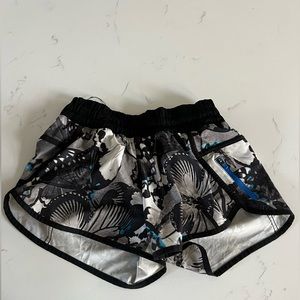 LULULEMON TRACKER SHORTS